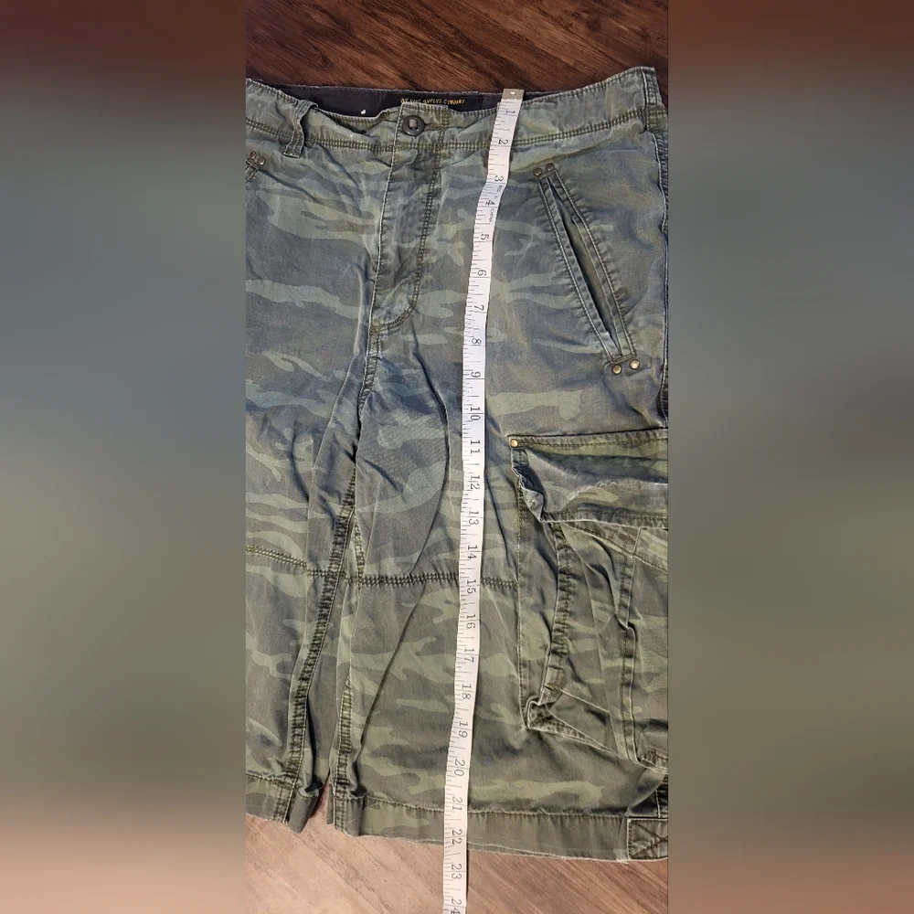 Old Navy Camouflage Shorts Size 16